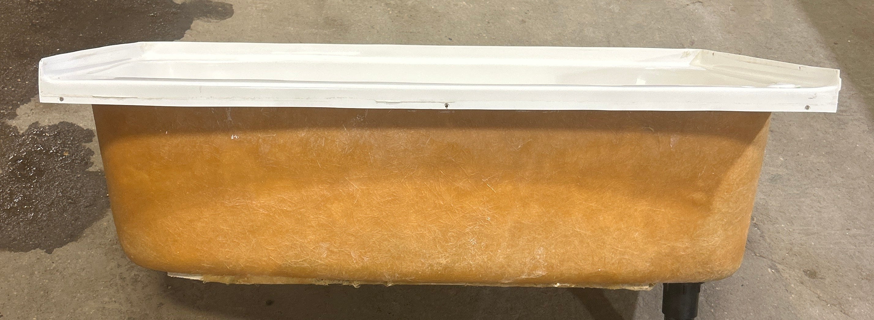 Used RV Bath Tub, Right Hand Drain - 43 3/4” x 22”