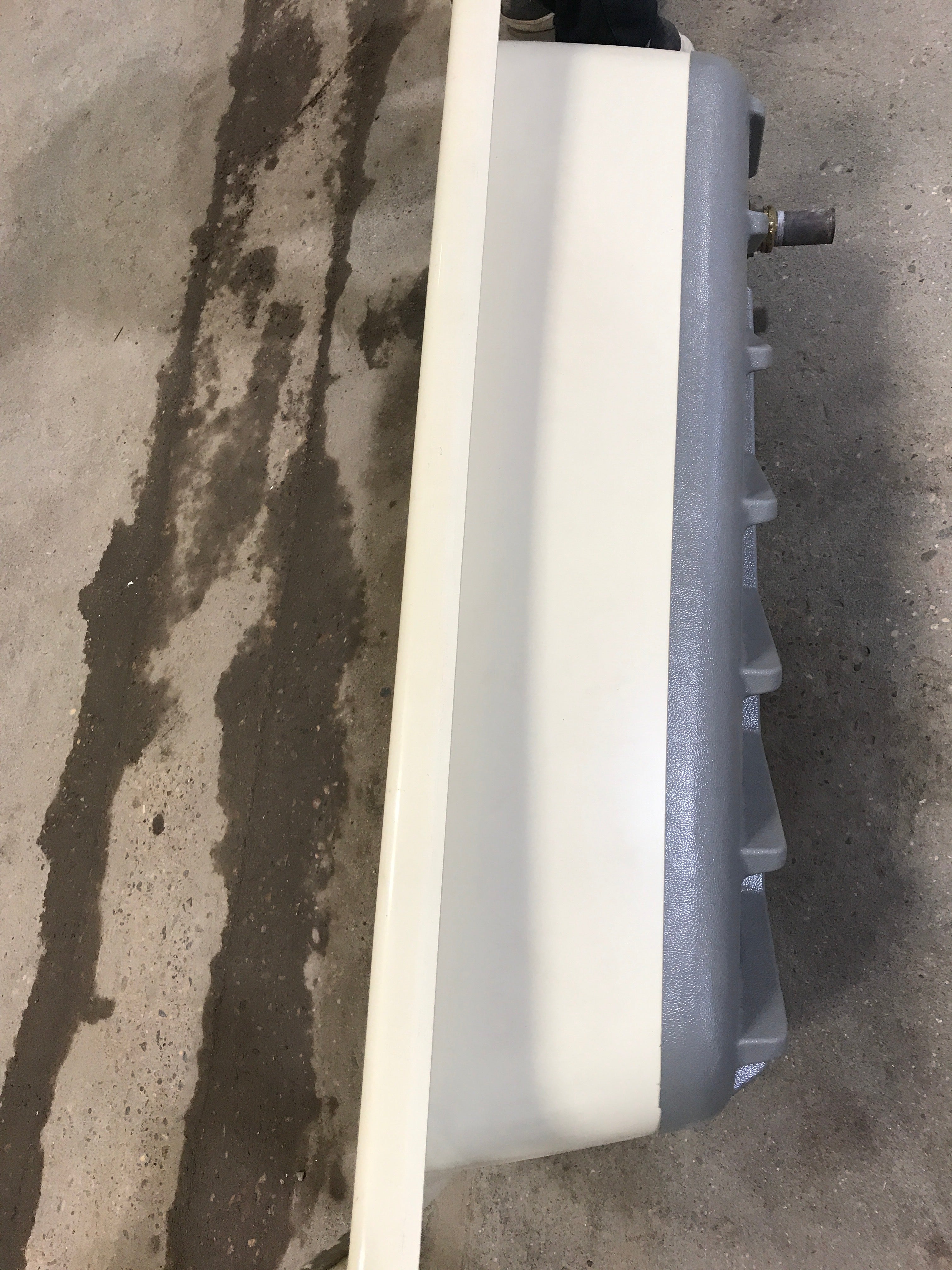 Used RV Bath Tub 46” L x 25" W - Right Hand Drain