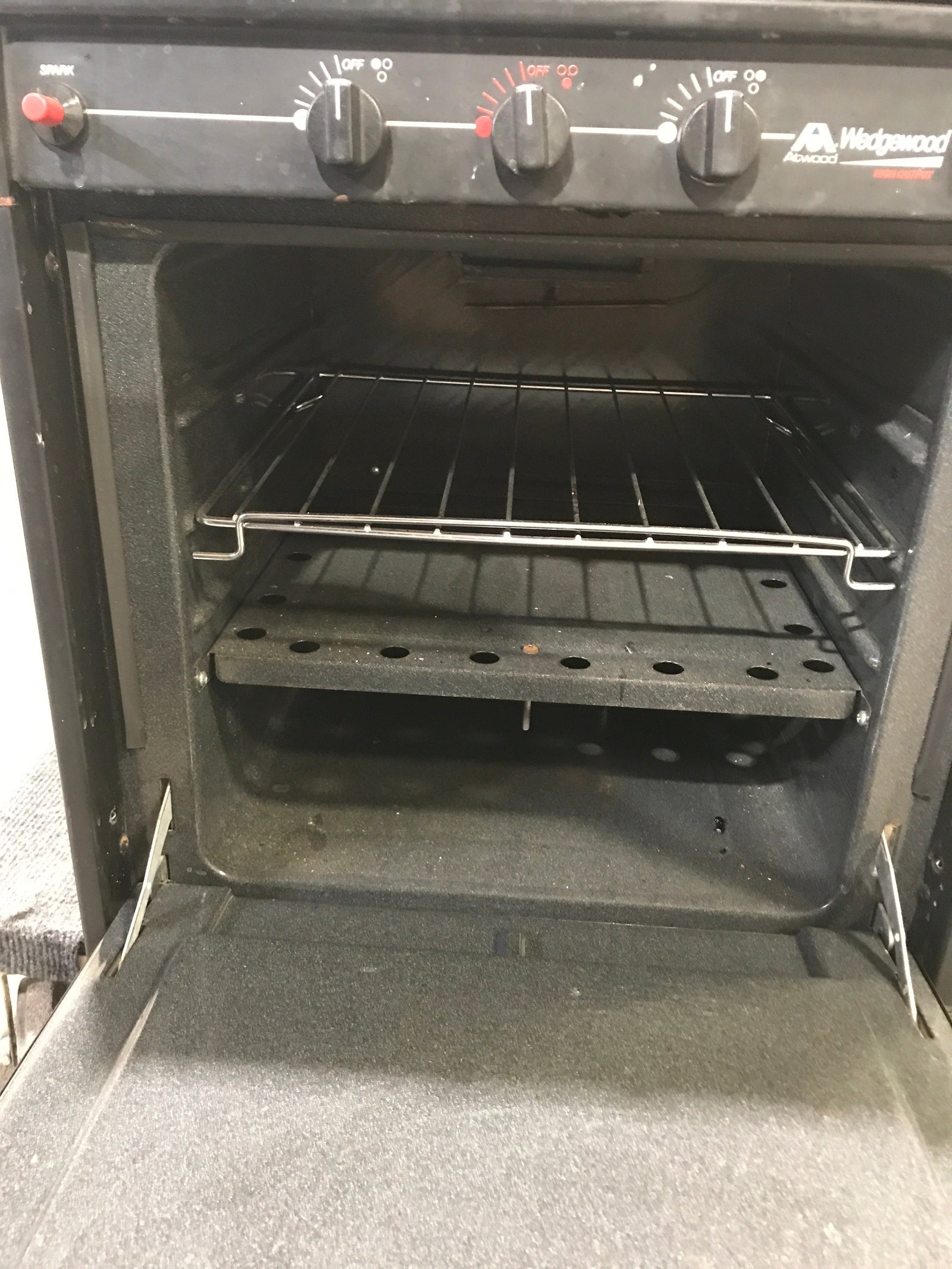 Used Atwood / Wedgewood range stove 3-burner R2136BGP