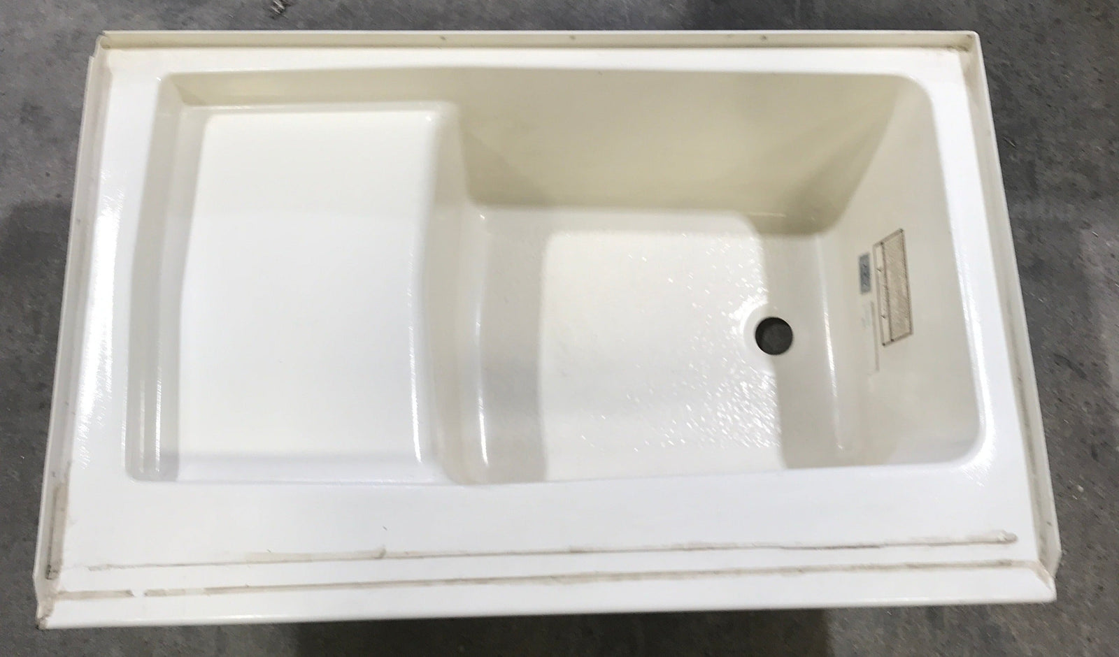 Used RV Step Bath Tub 38” x 24” - Right Hand Drain