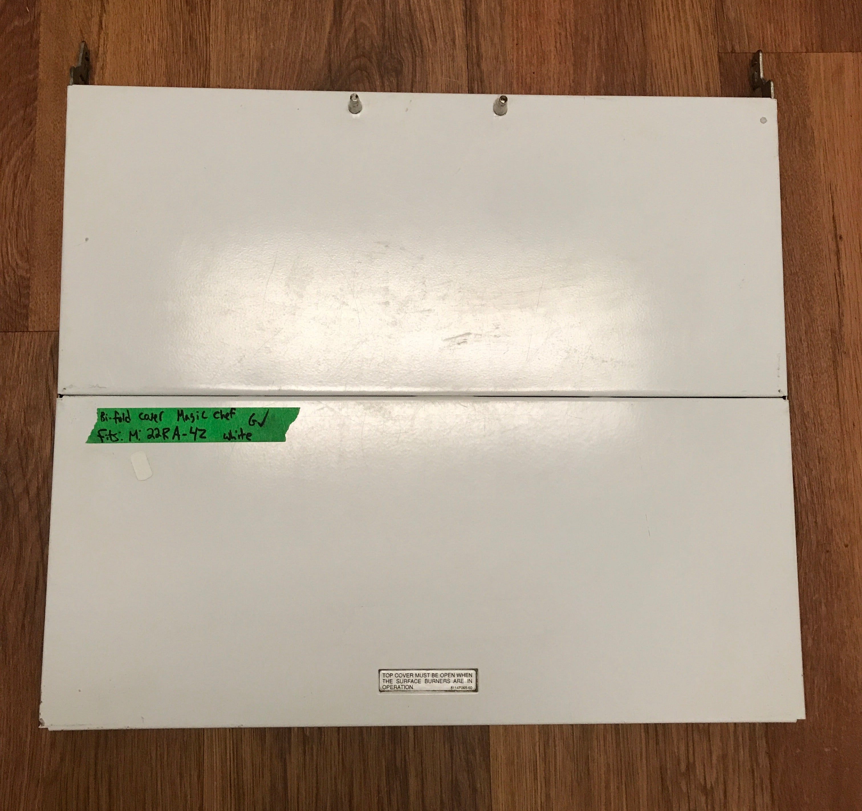 Used Magic Chef Bi-Fold Cover White for 22RA-4Z