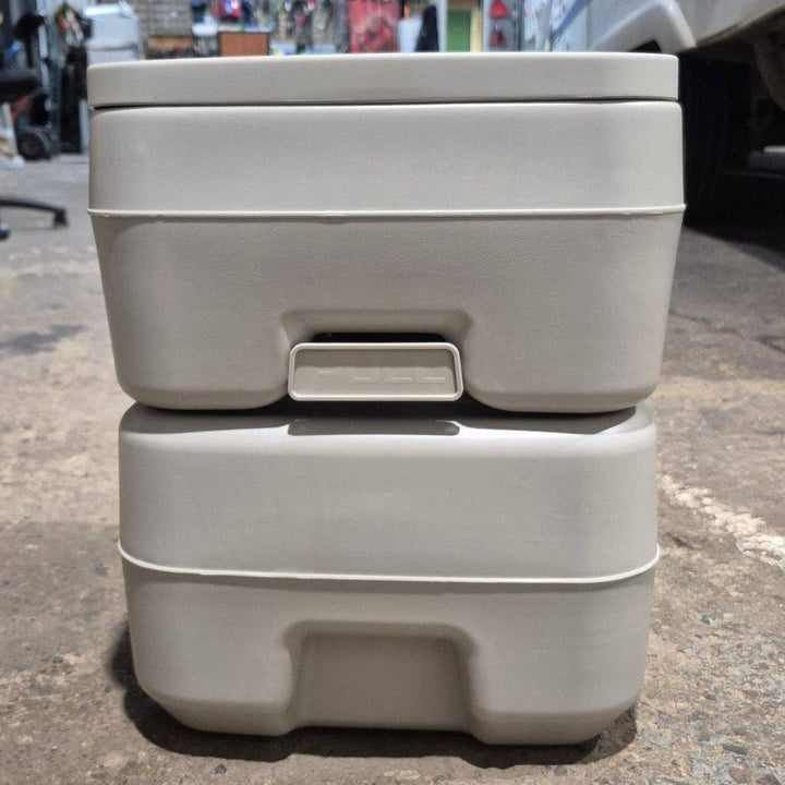 Complete RV Pro Portable Toilet, Hand Pump Flush, 20 L (5.3 Gal), Grey - N35Z515 - Young Farts RV Parts