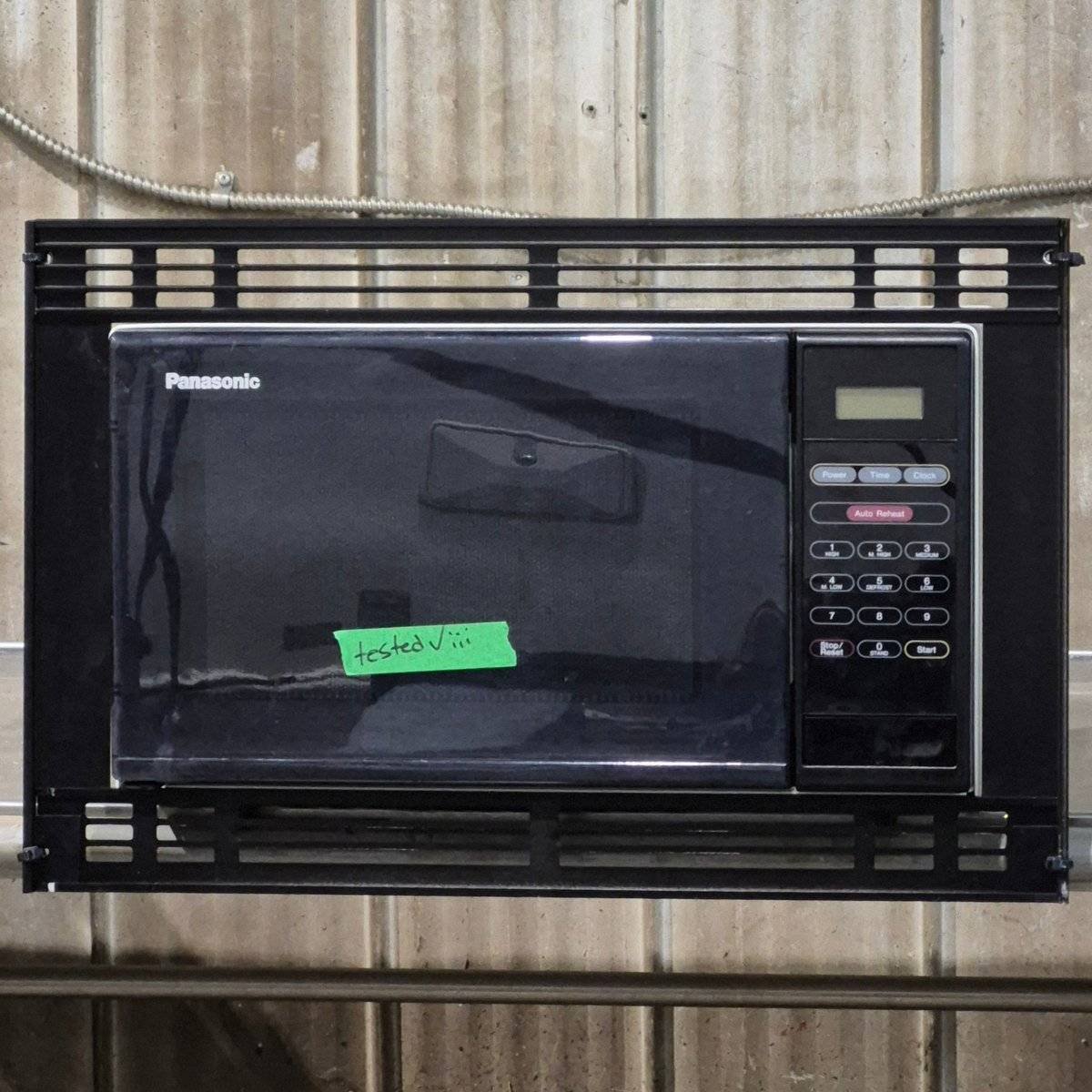 Used Panasonic Microwave - NN-4461C - 12" x 21.625" x 14" - Photo 4