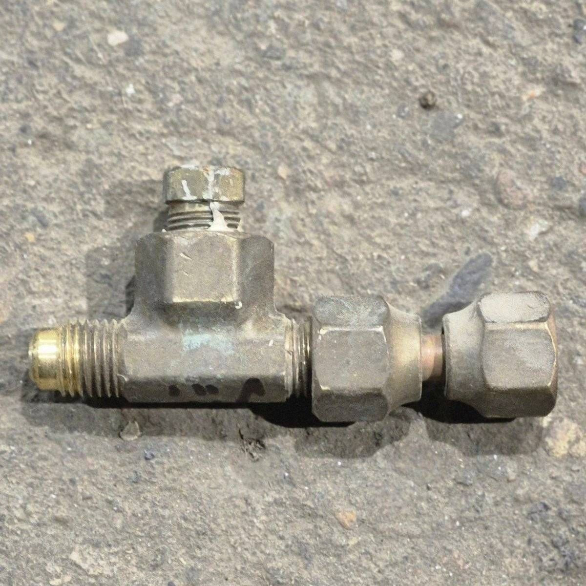 Used Norcold Pressure Tap and Swivel Connector Assembly - 621173 - Fridge Gas Valve