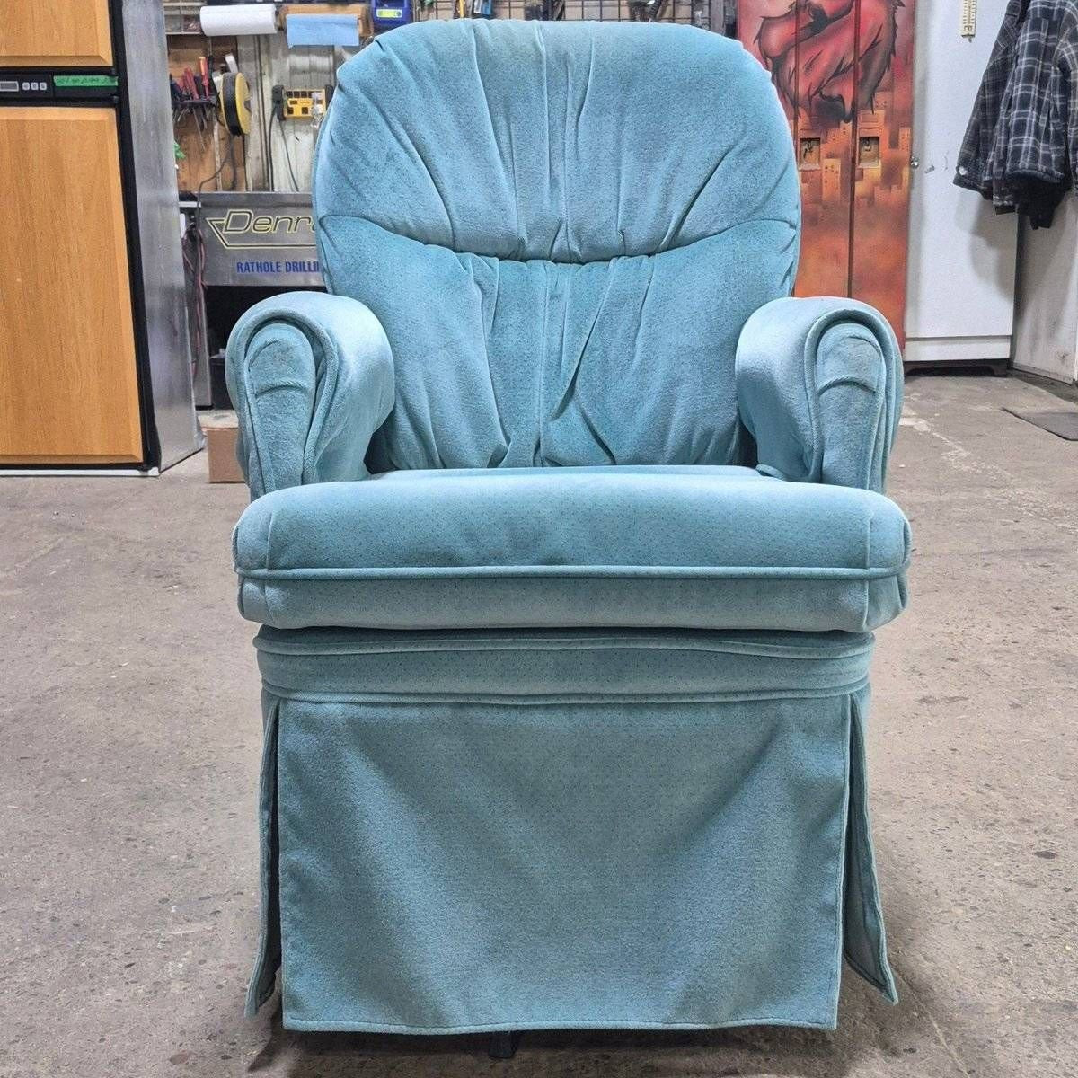 Used RV Chair - 38 1/4" H x 25" W x 28" D - Chair