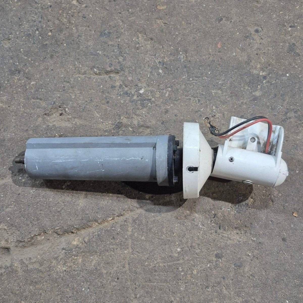 Used Dometic/ A&E Drive Head Assembly, White  - WeatherPro , 3307923.115B - Photo 2