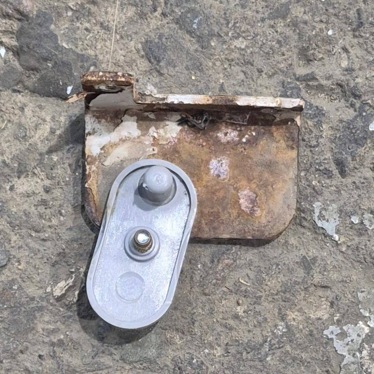 Used Norcold Fridge Door Hinge, Top Left, Bottom Right, Beige - 620188 - Photo 2