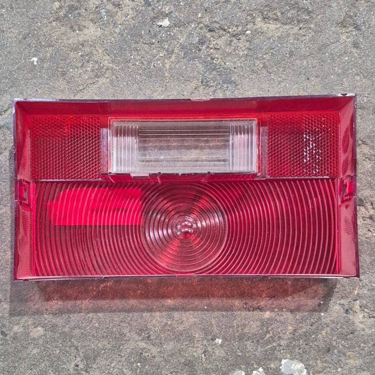 Used Reflect-O-Lite Tail Light Replacement Lens - SAE-AILRST-73 D.O.T. , No. 910-950 - Photo 3