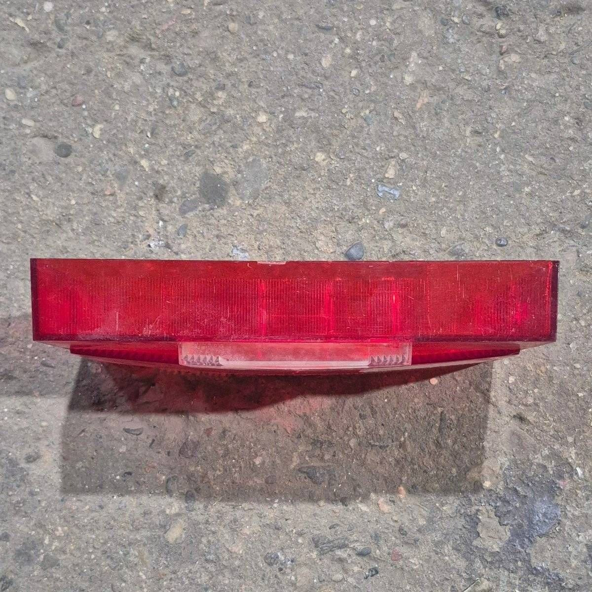 Used Reflect-O-Lite Tail Light Replacement Lens - SAE-AILRST-73 D.O.T. , No. 910-950 - Photo 3