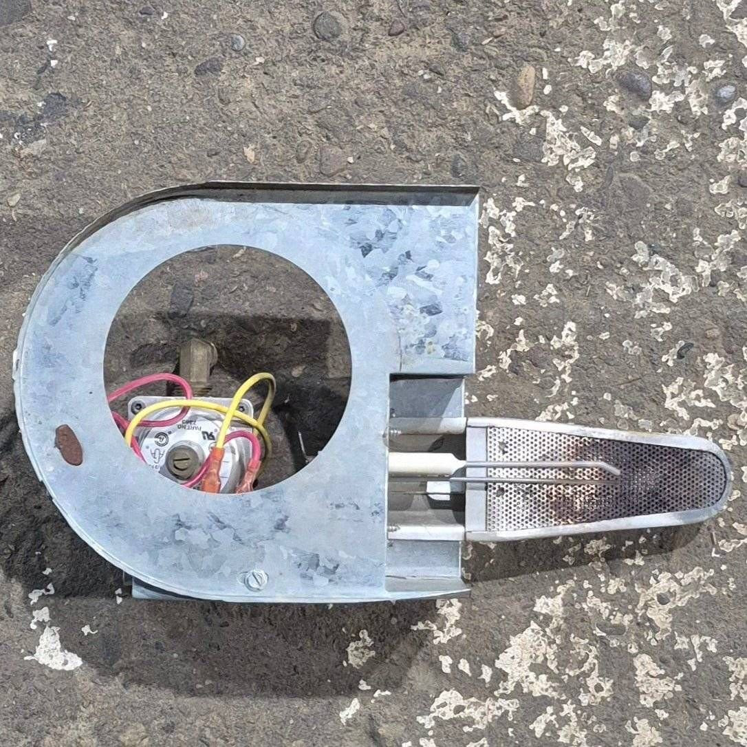 Used Atwood Hydroflame Furnace Gas Valve/ Burner Assembly - 25M16V - Photo 3
