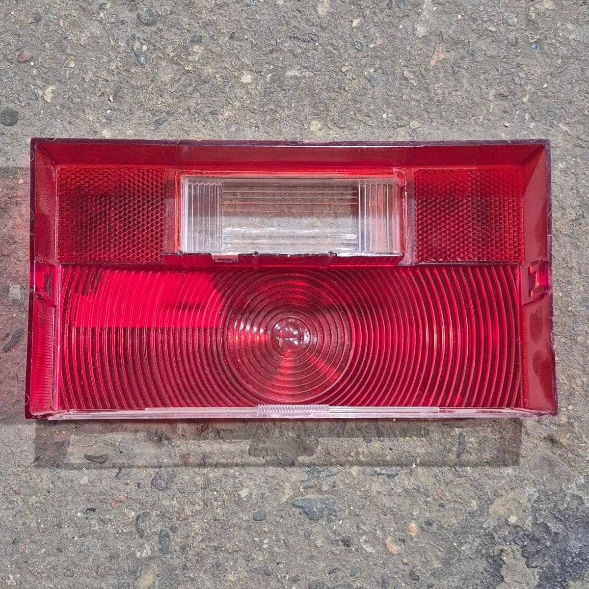 Used Reflect-O-Lite Tail Light Replacement Lens - SAE-AILRST-73 D.O.T. , No. 910-950 - Photo 4