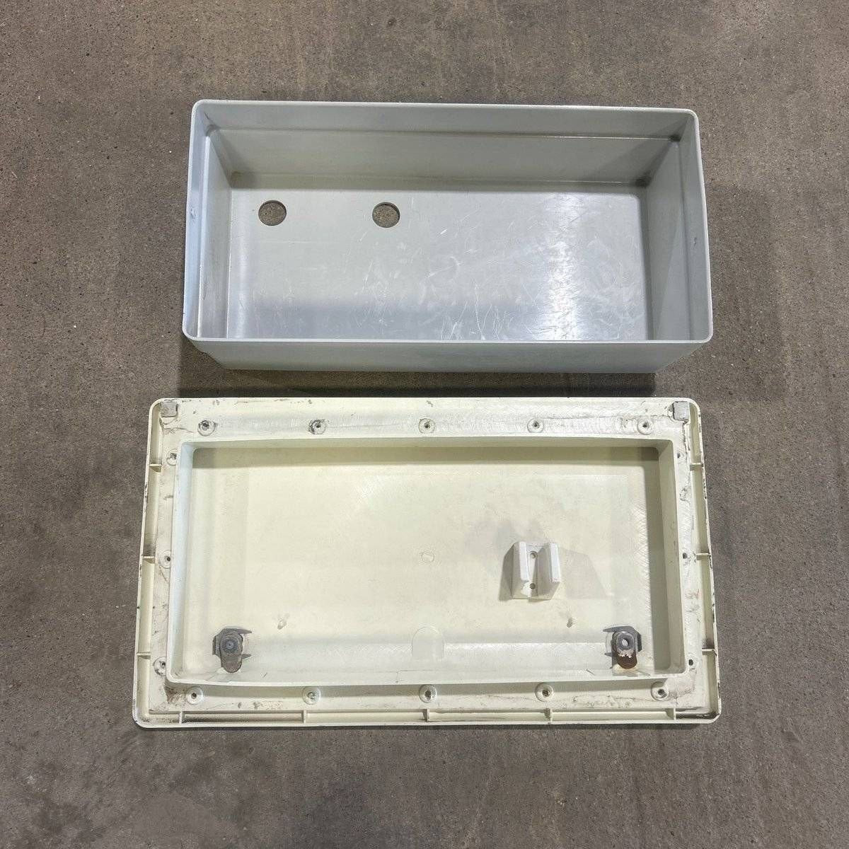 Used Outdoor Shower with base - 16.0 X 7.75 X 4.0 - Photo 4