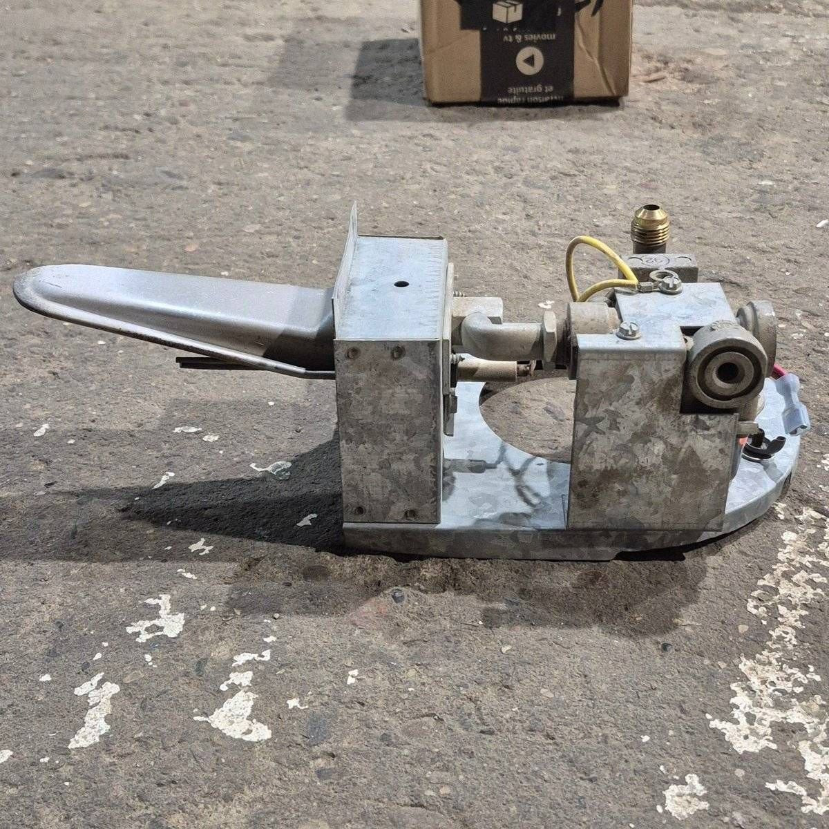 Used Atwood Hydroflame Furnace Gas Valve/ Burner Assembly - 25M16V - Photo 4