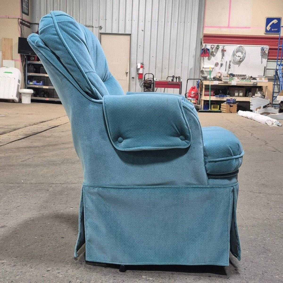 Used RV Chair - 38 1/4" H x 25" W x 28" D - Photo 4