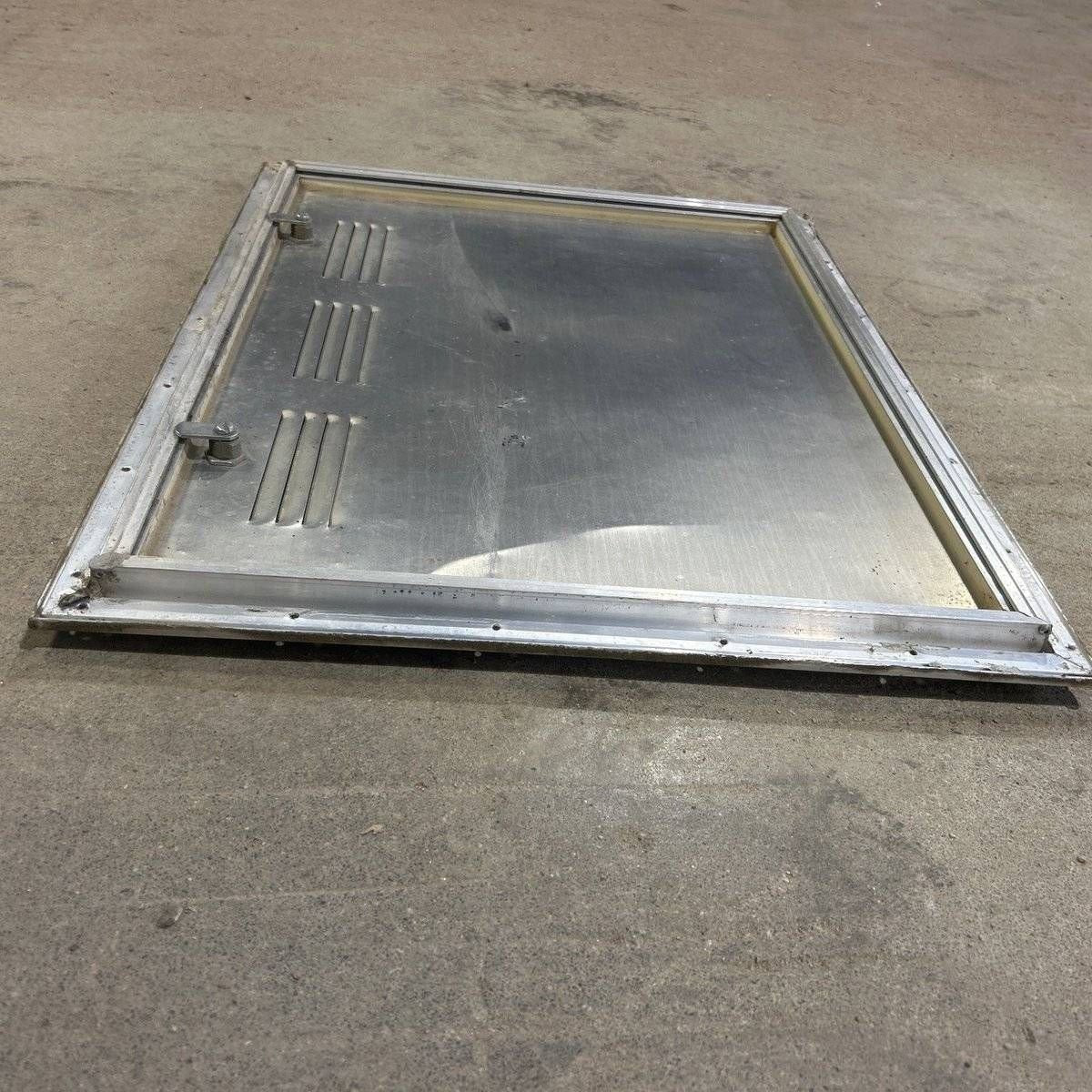 USED Square Corner Propane cargo door - 25.25 X 19.75 X 0.625 - Photo 5