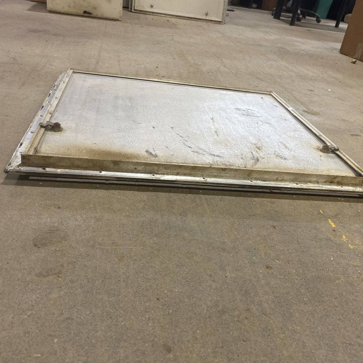 USED Square Corner Propane cargo door - 28.75 X 25.25 X 0.875 - Photo 7