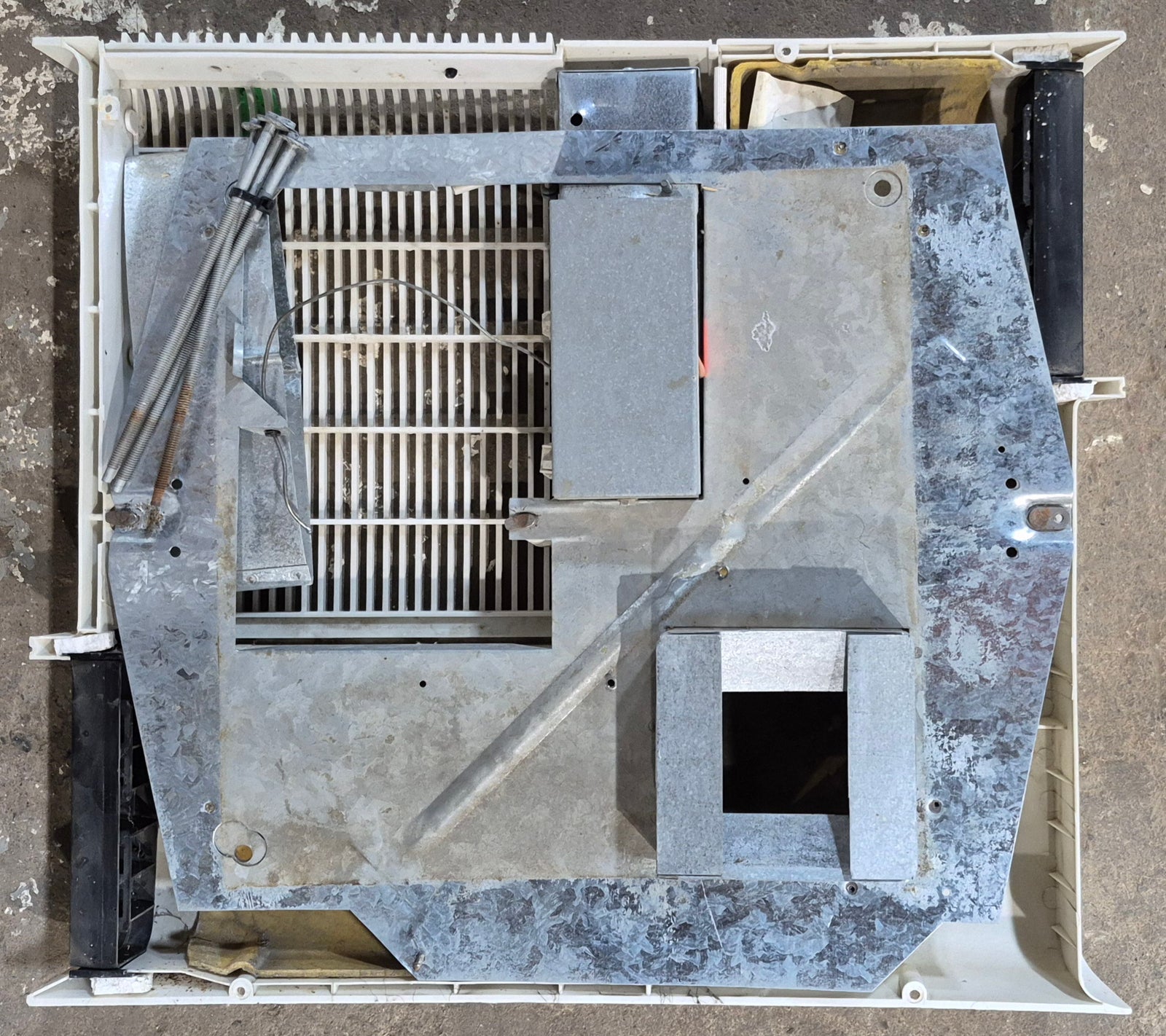 Used Duo-Therm Air conditioner Complete 57915.622 - 13500 BTU Cool Only