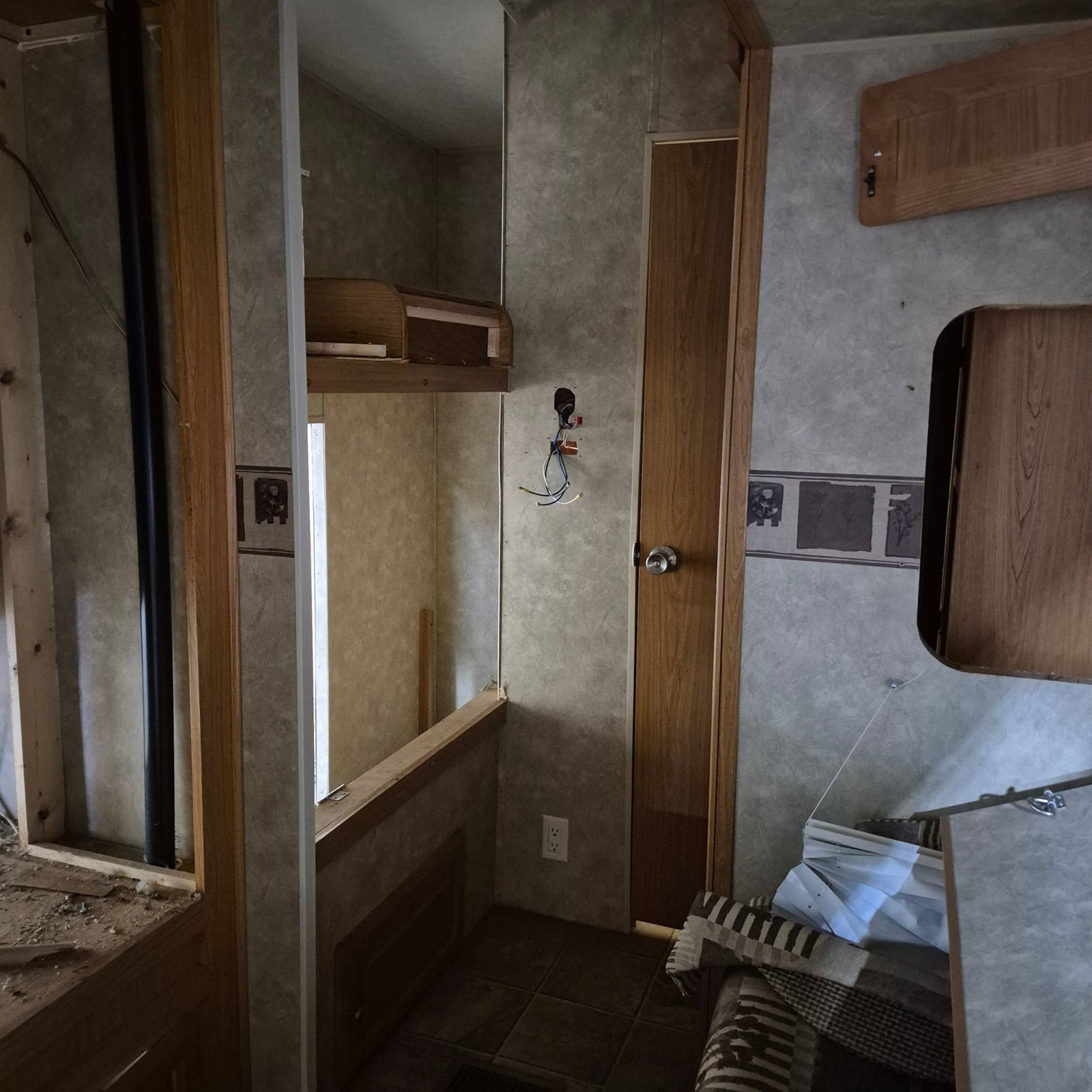 Trailer Frame FIFTH WHEEL - Young Farts RV Parts
