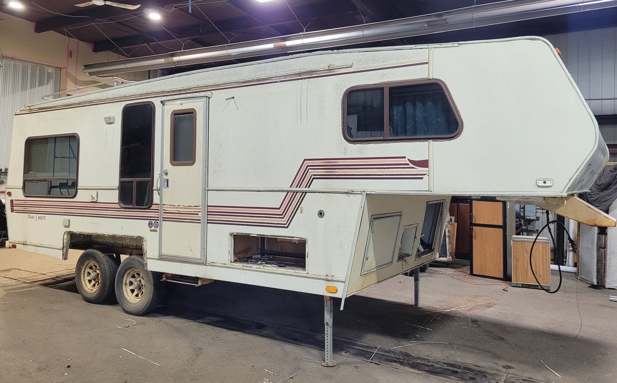 Trailer Frame FIFTH WHEEL - HAS WINDOWS AND DOOR!!! - Young Farts RV Parts