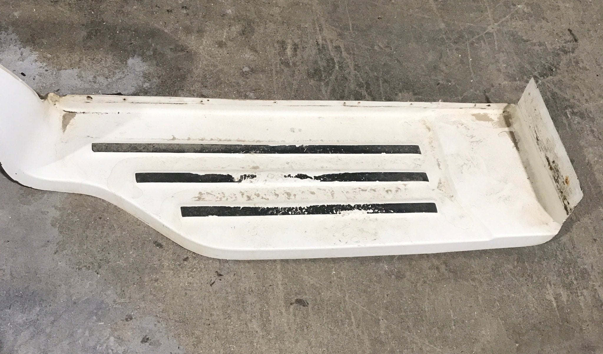 Used 1997 FORD F350 Motorhome Front Fender Running Board - Drivers Side - Young Farts RV Parts