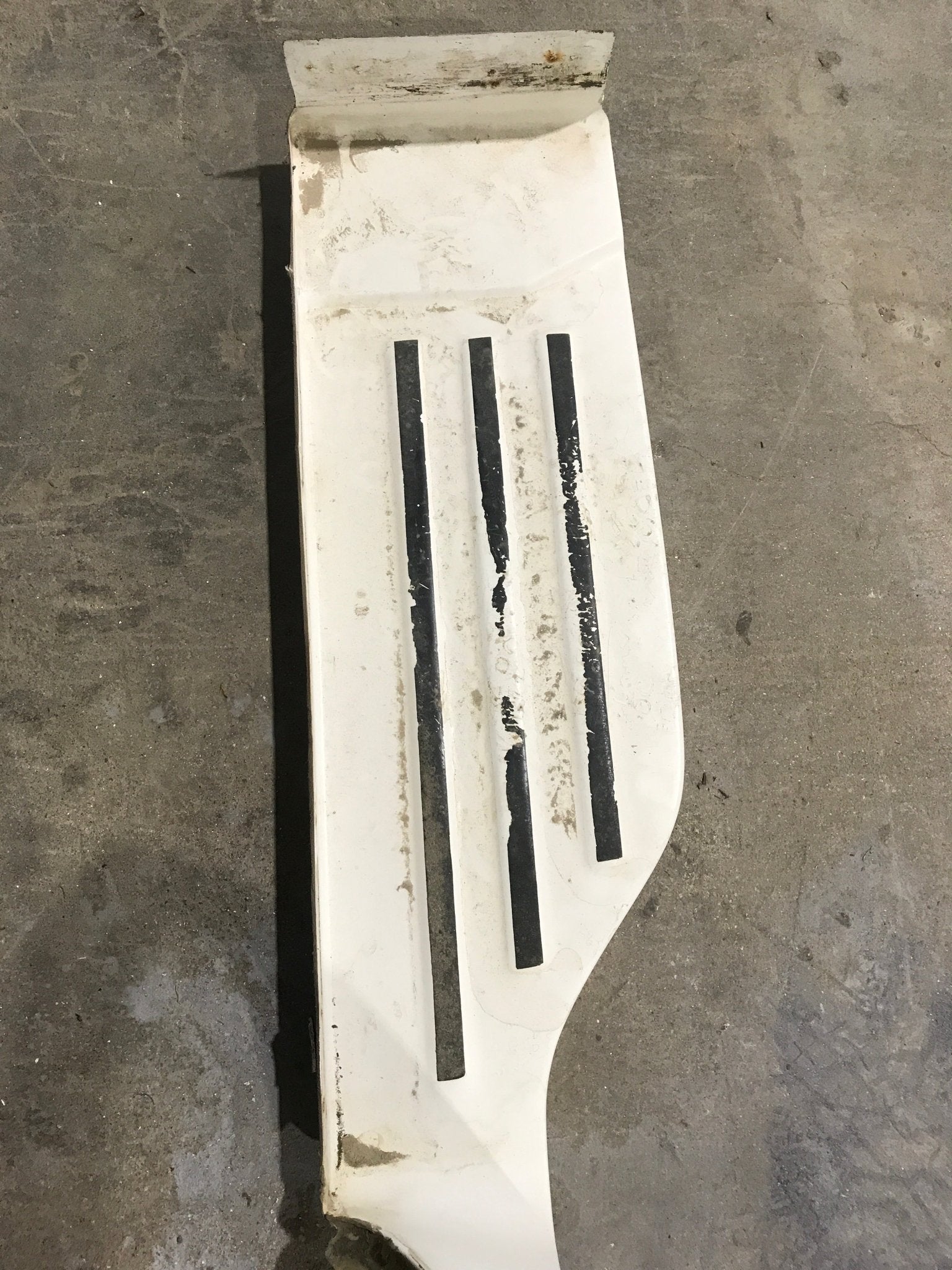 Used 1997 FORD F350 Motorhome Front Fender Running Board - Drivers Side - Young Farts RV Parts