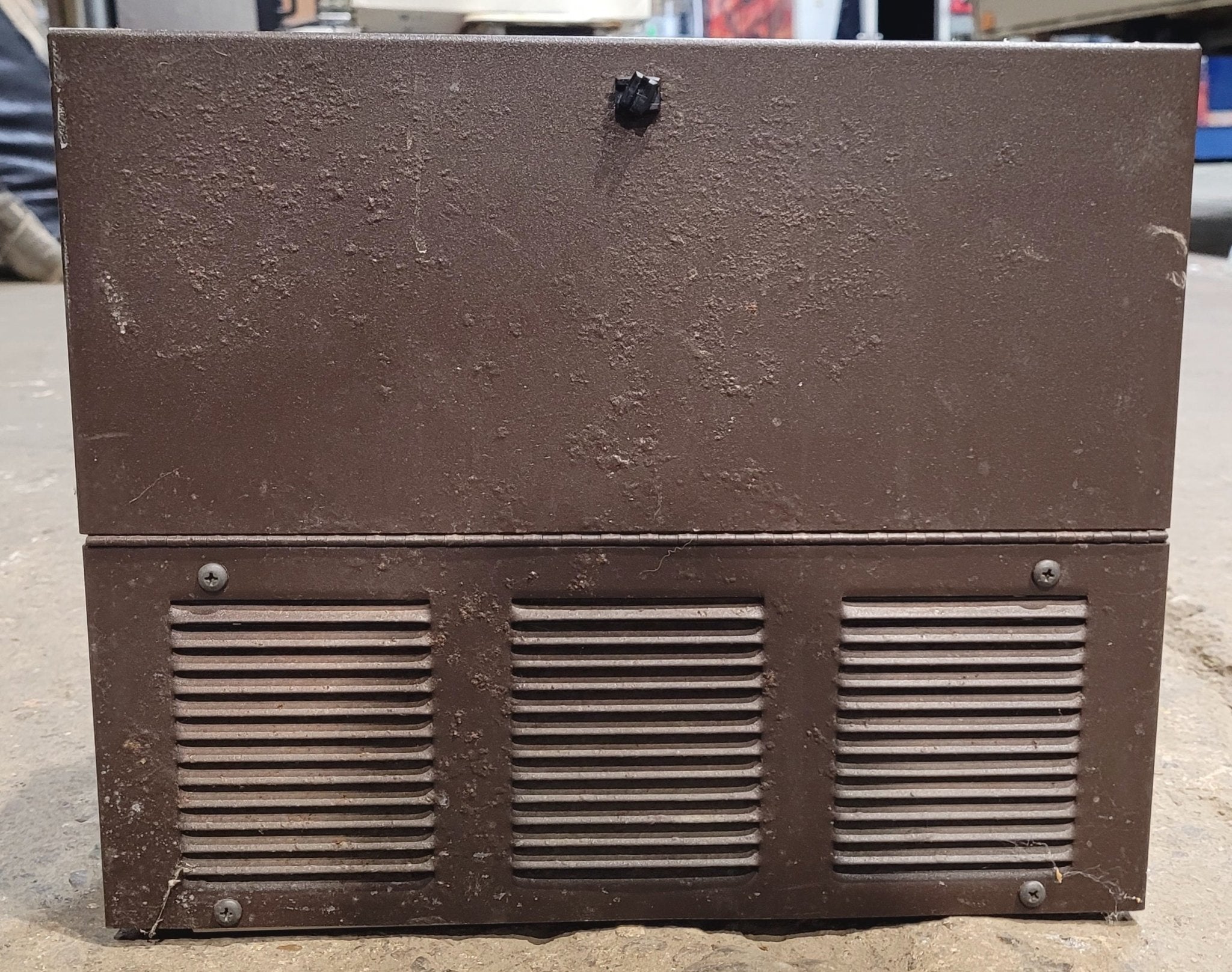 Used 32 AMP Converter 6300 A Model 6332 - Young Farts RV Parts