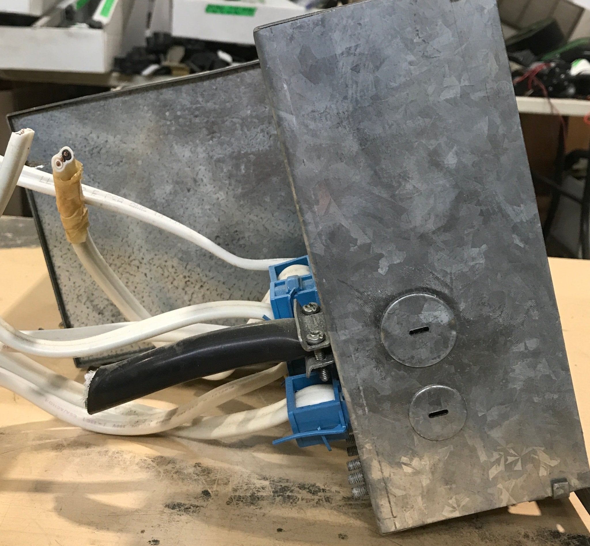 Used 40 AMP Systems Monitors Converter - TNC400D - Young Farts RV Parts