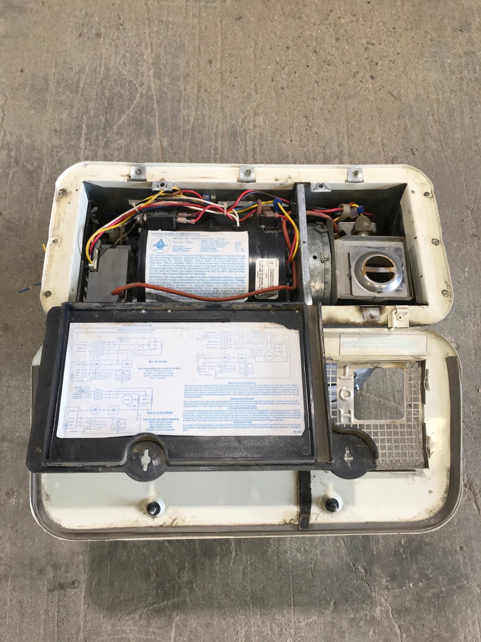 USED 8525 II HYDROFLAME RV Propane Furnace - 25000 BTU - Young Farts RV Parts