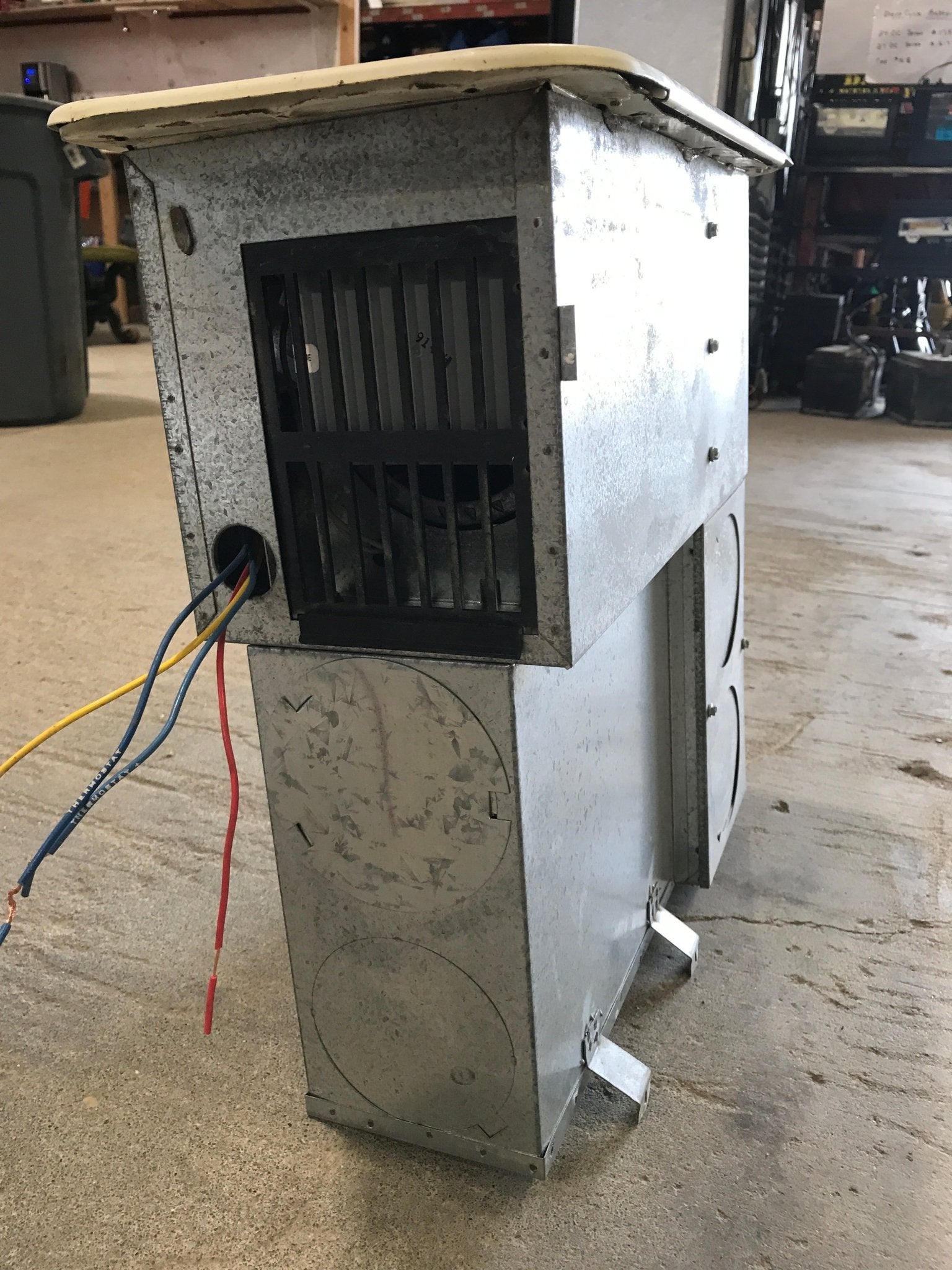 USED 8525 II HYDROFLAME RV Propane Furnace - 25000 BTU - Young Farts RV Parts