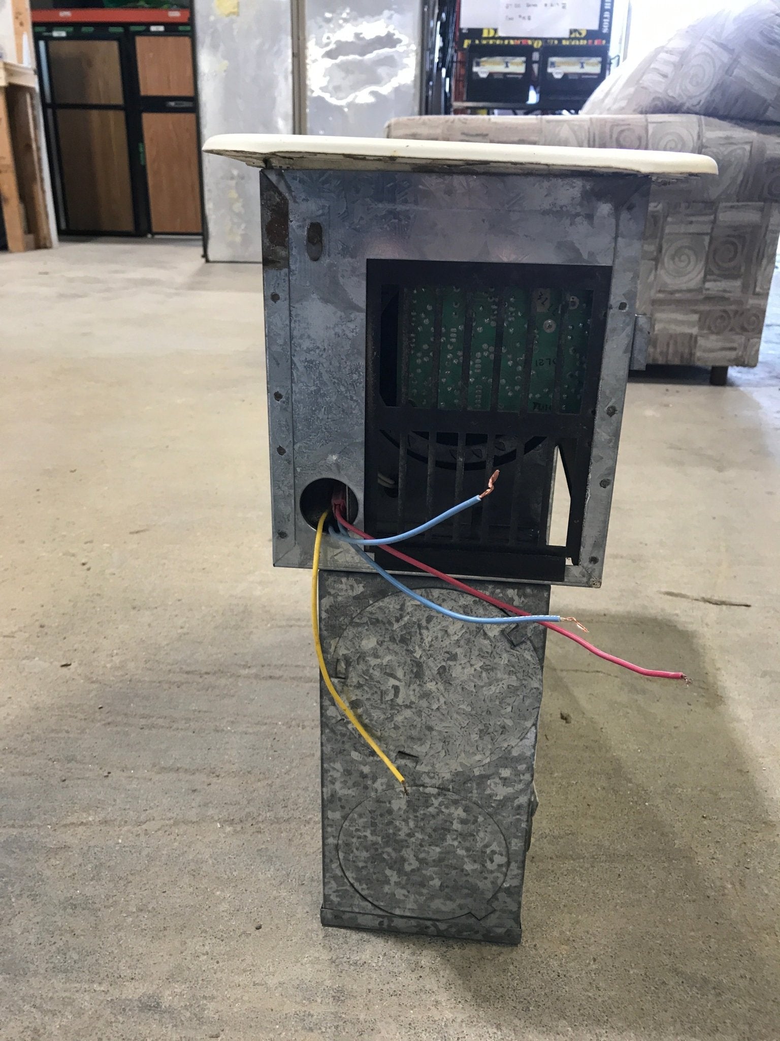 USED 8525 II HYDROFLAME RV Propane Furnace - 25000 BTU - Young Farts RV Parts