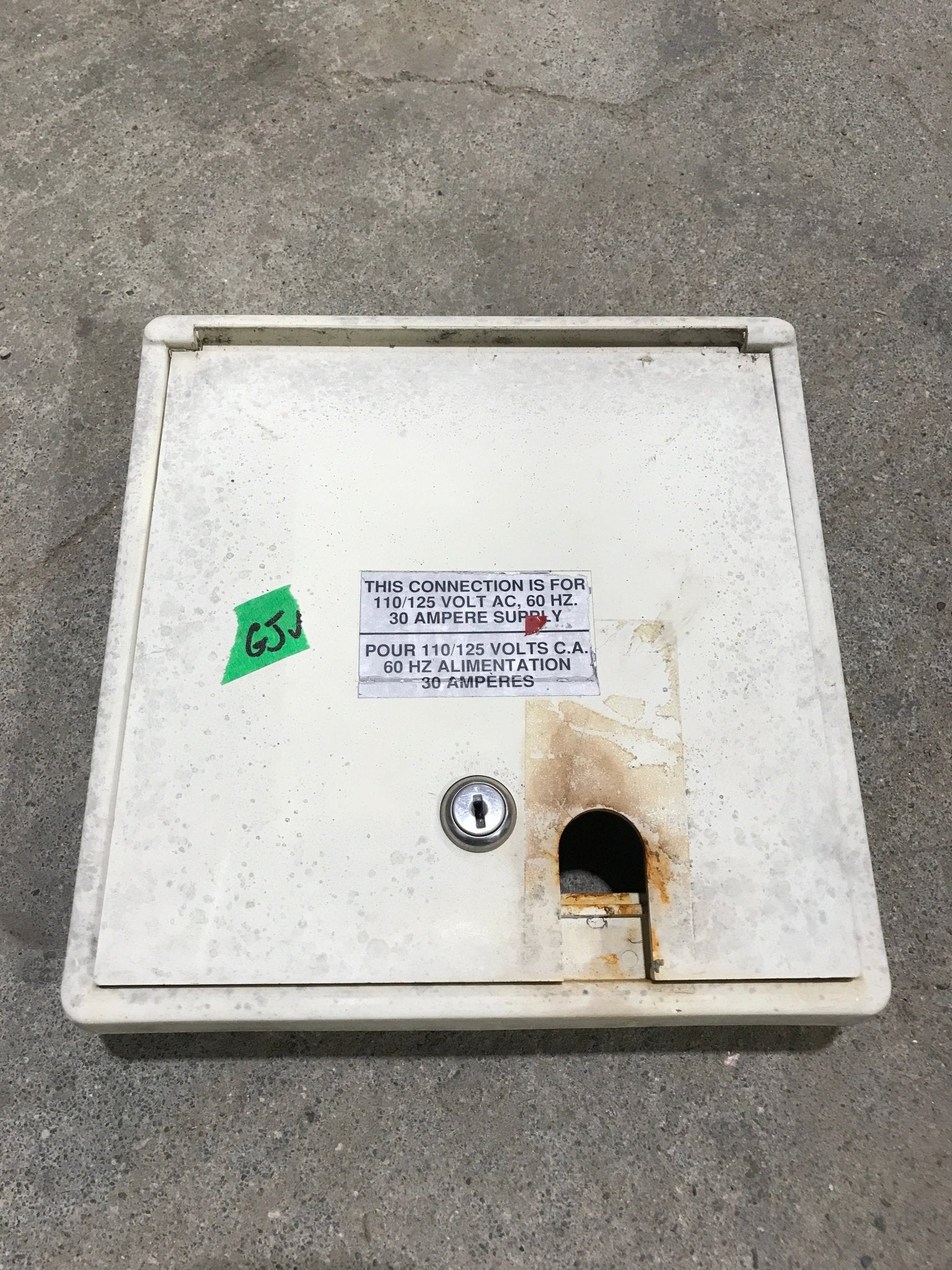 Used 9 1/2" W RV Access Hatch - Young Farts RV Parts