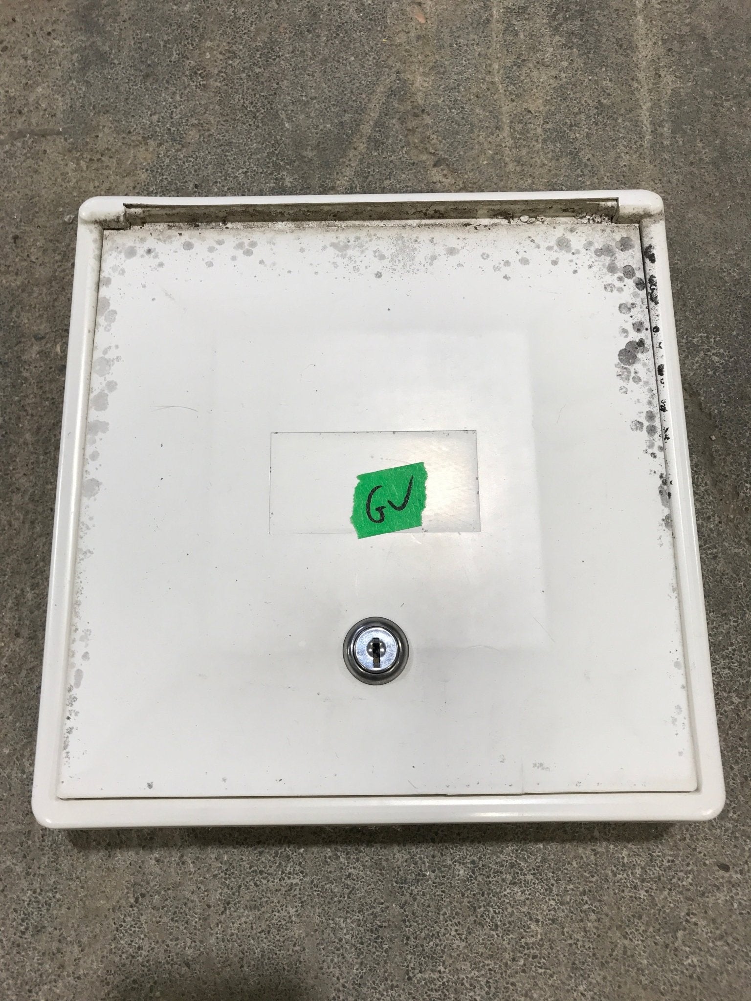 Used 9 1/2" W RV Access Hatch - Young Farts RV Parts