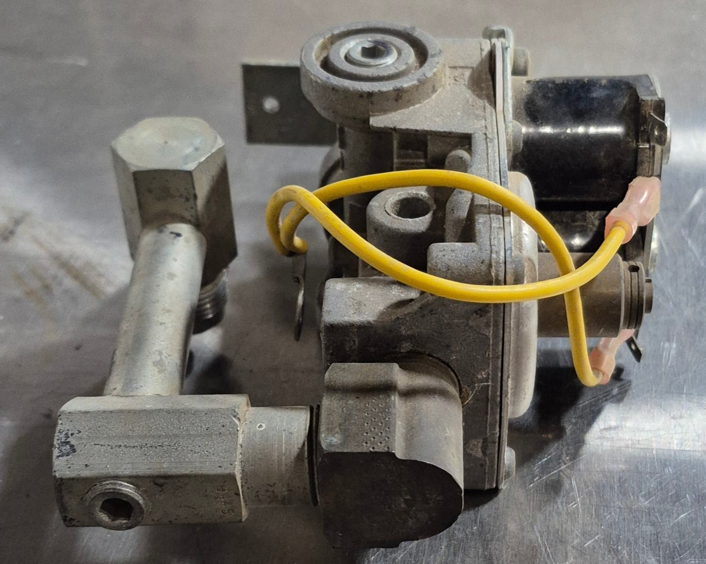 Used Atwood / HydroFlame Furnace Gas Valve - 31155 (Straight Valve) - Young Farts RV Parts