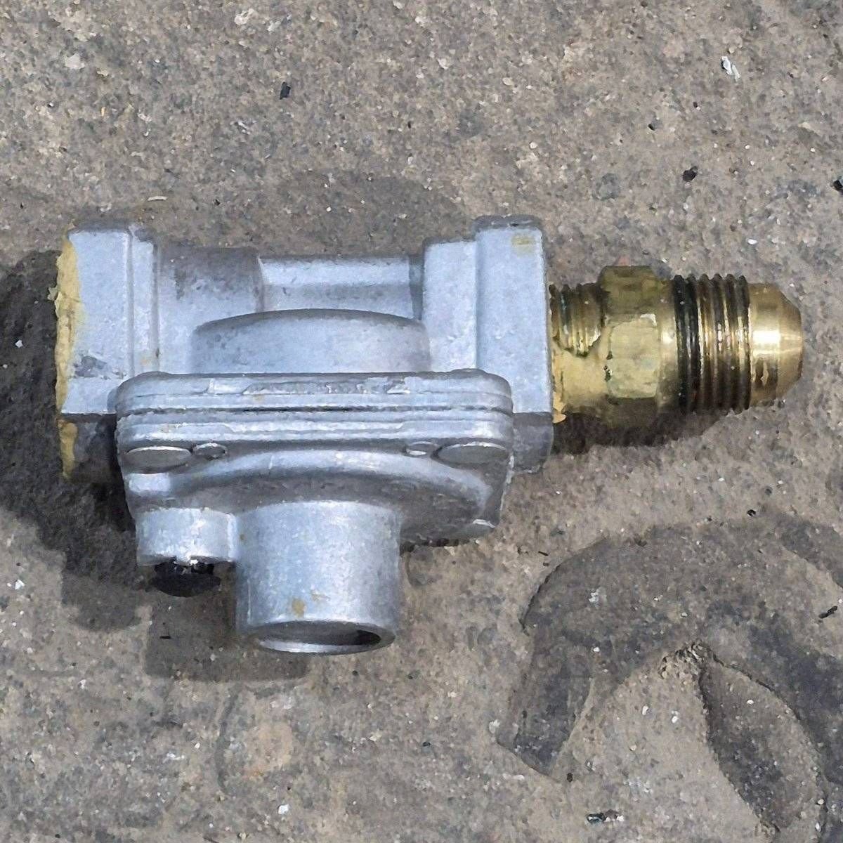 Used Atwood / Wedgewood Propane Regulator - 51062 - Young Farts RV Parts