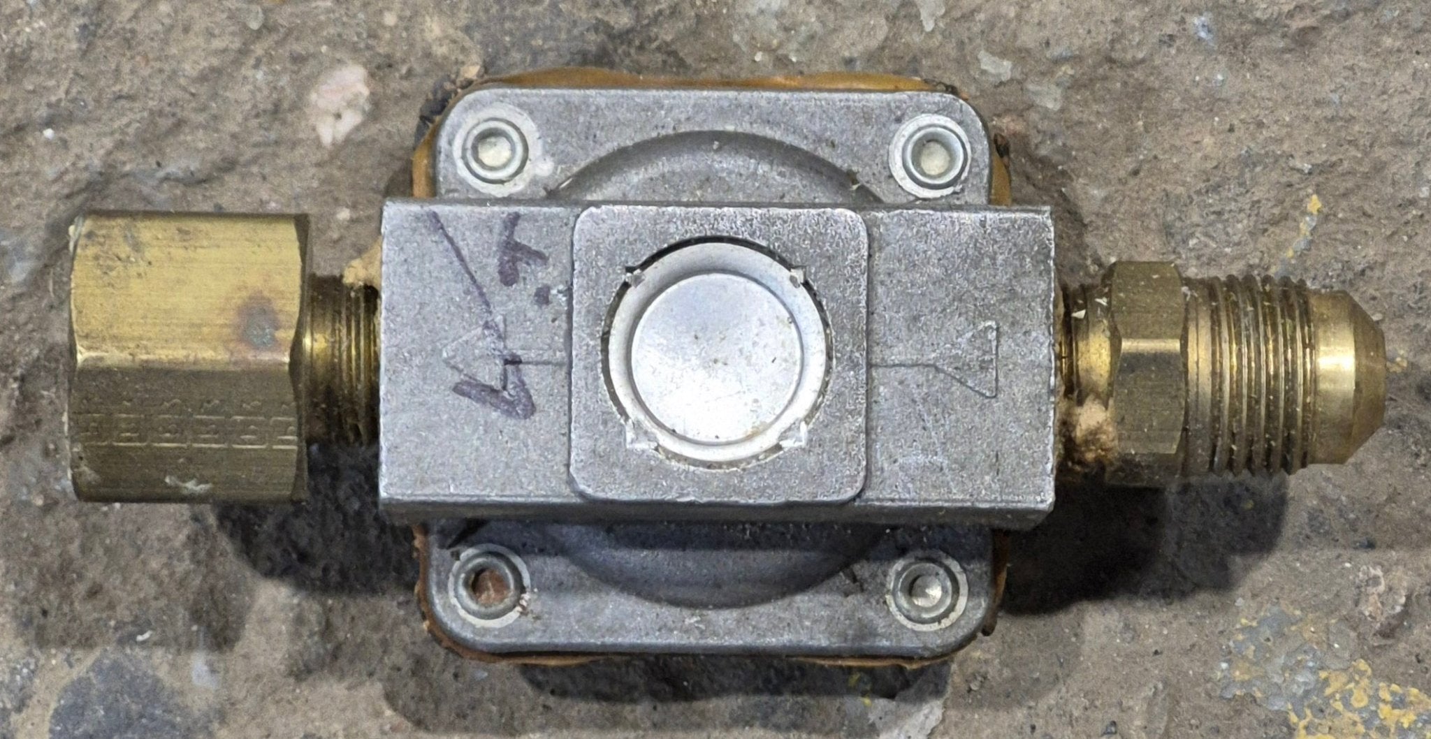 Used Atwood / Wedgewood Propane Regulator - Young Farts RV Parts