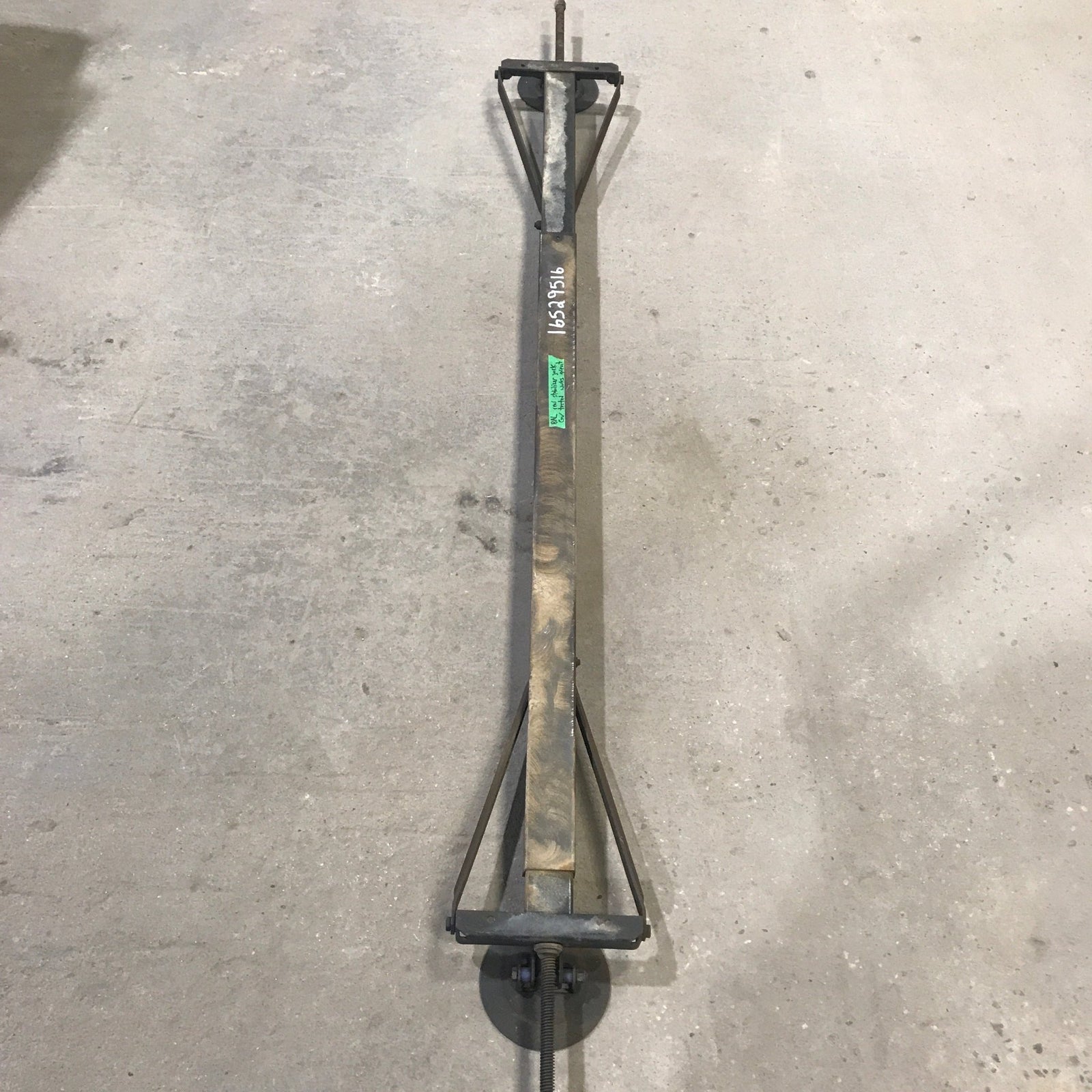 Used BAL Telescopic Stabilizer Jack 79