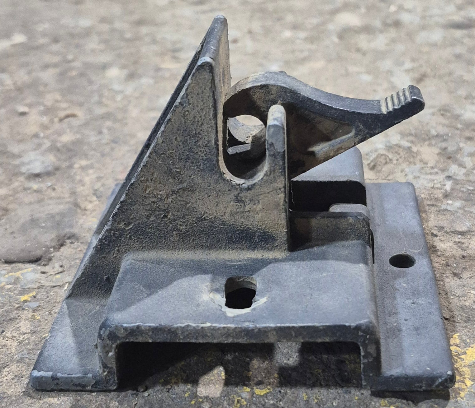 Used Carefree Bottom Bracket 901019 - Young Farts RV Parts