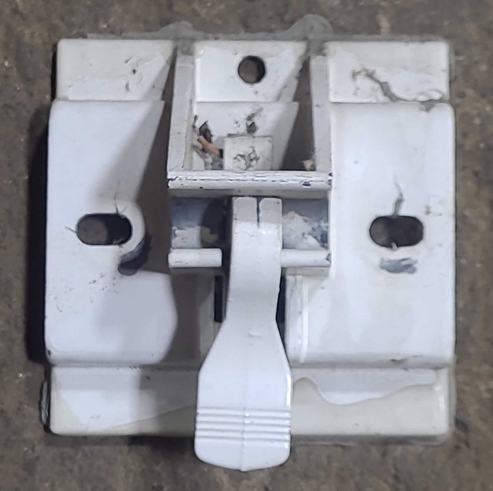 Used Carefree Bottom Bracket 901019W - Young Farts RV Parts