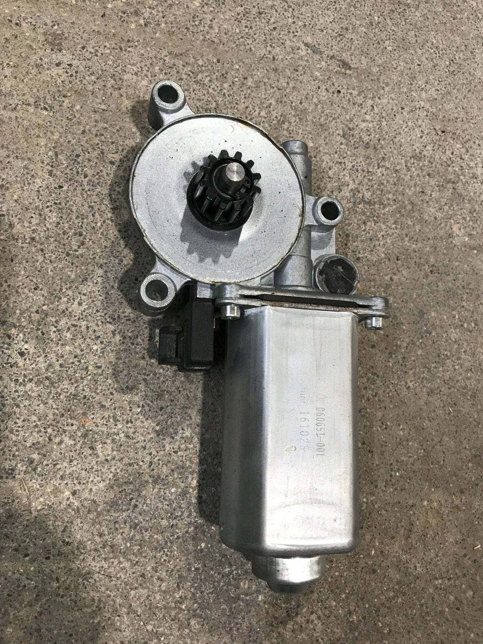 Used CAREFREE Replacement Motor - Young Farts RV Parts