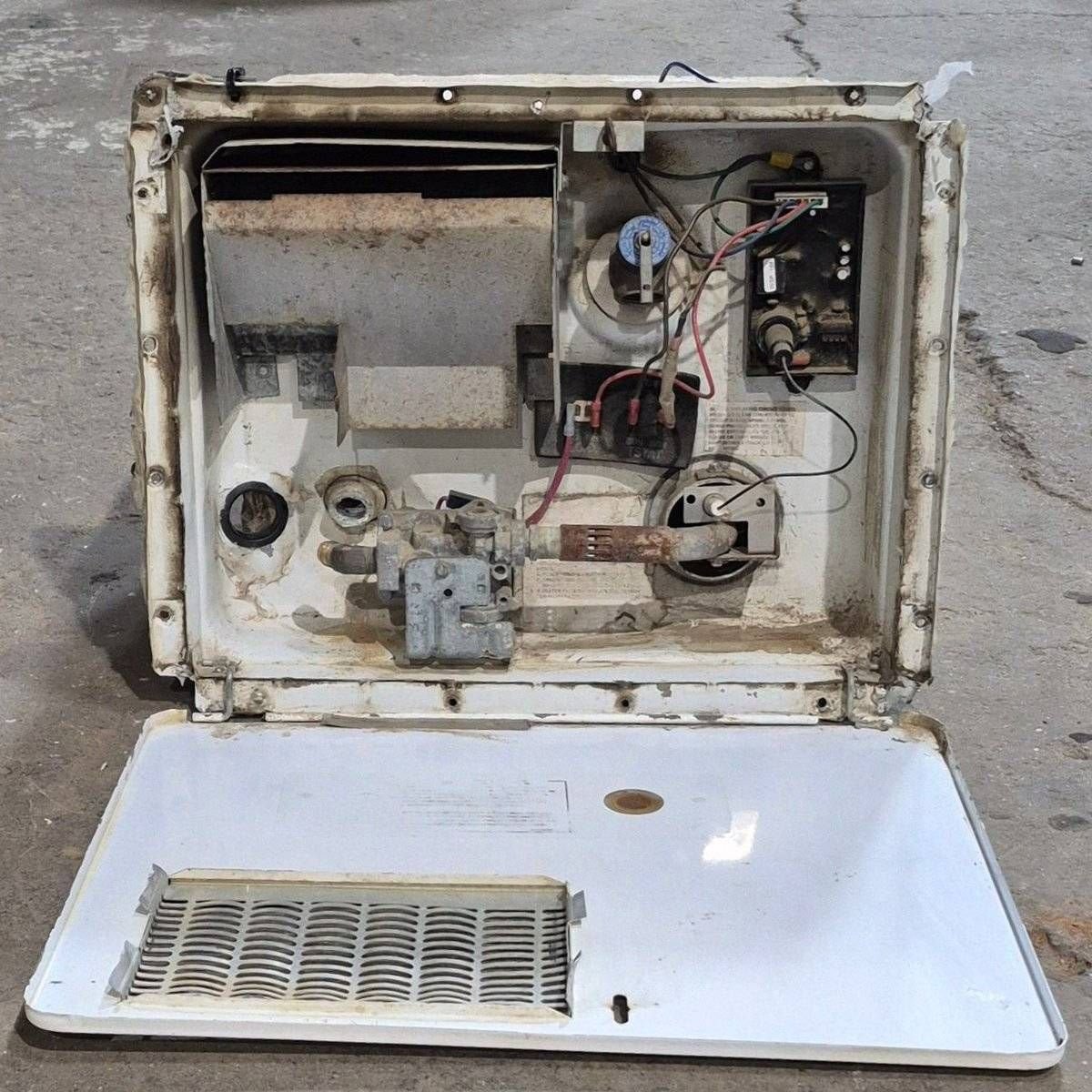 Used Complete Atwood Hot Water Heater, 6 Gal. - G6A - 8E - Young Farts RV Parts