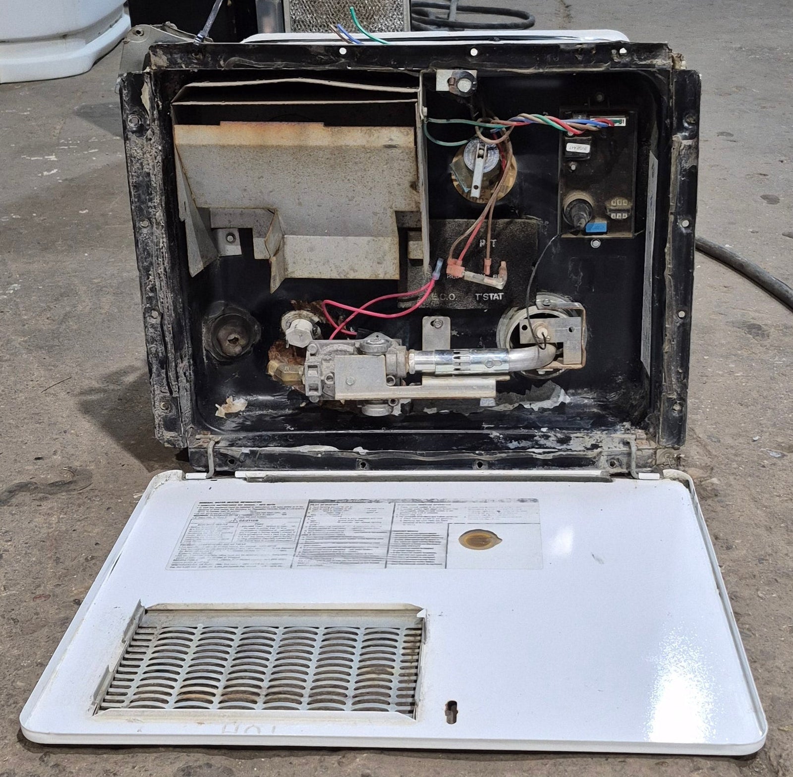 Used Complete Atwood Hot Water Heater, 6 Gal. - G6A - 8E - Young Farts RV Parts