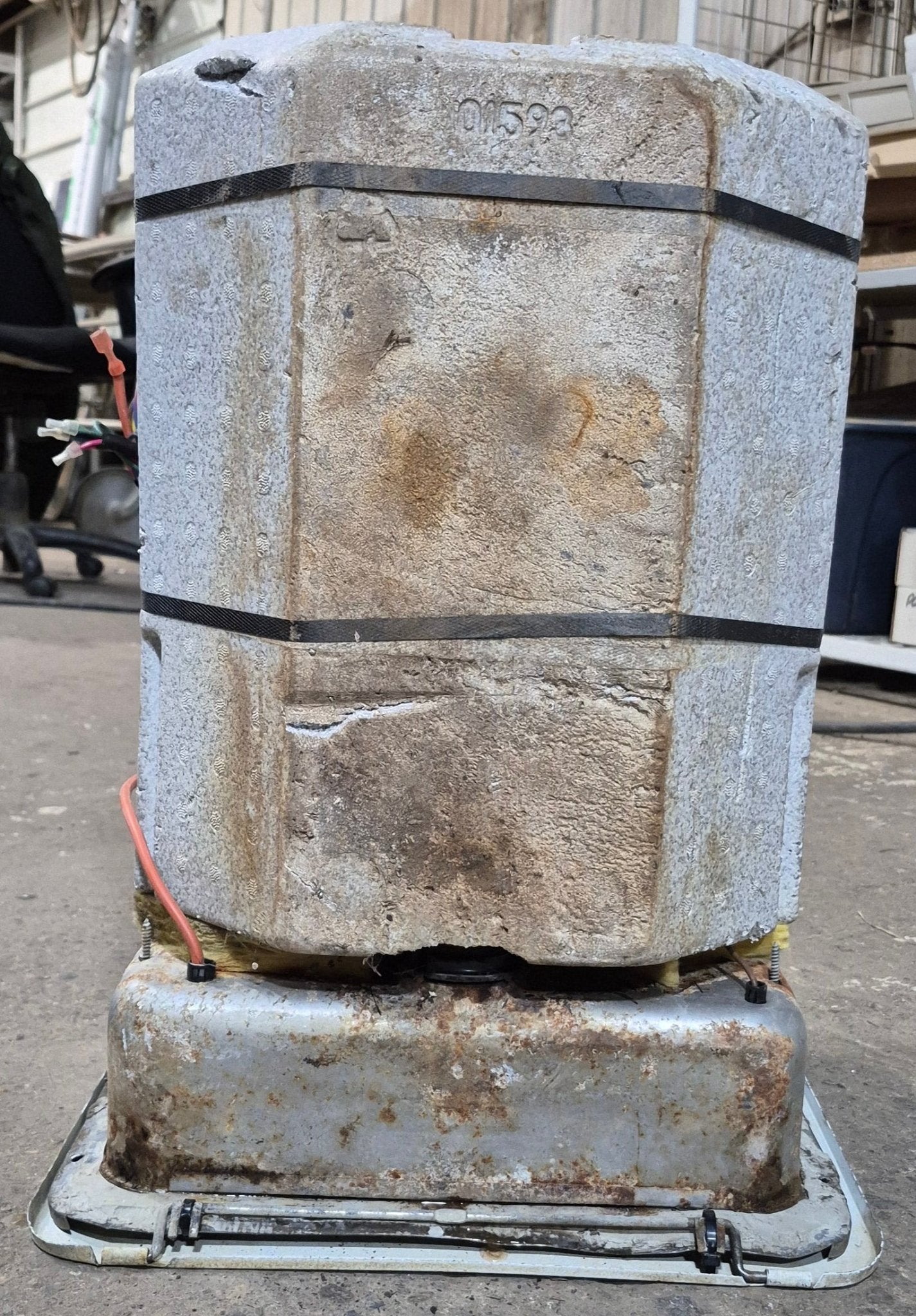 Used Complete Suburban Hot Water Heater, 6 Gal. - SW6D - Young Farts RV Parts