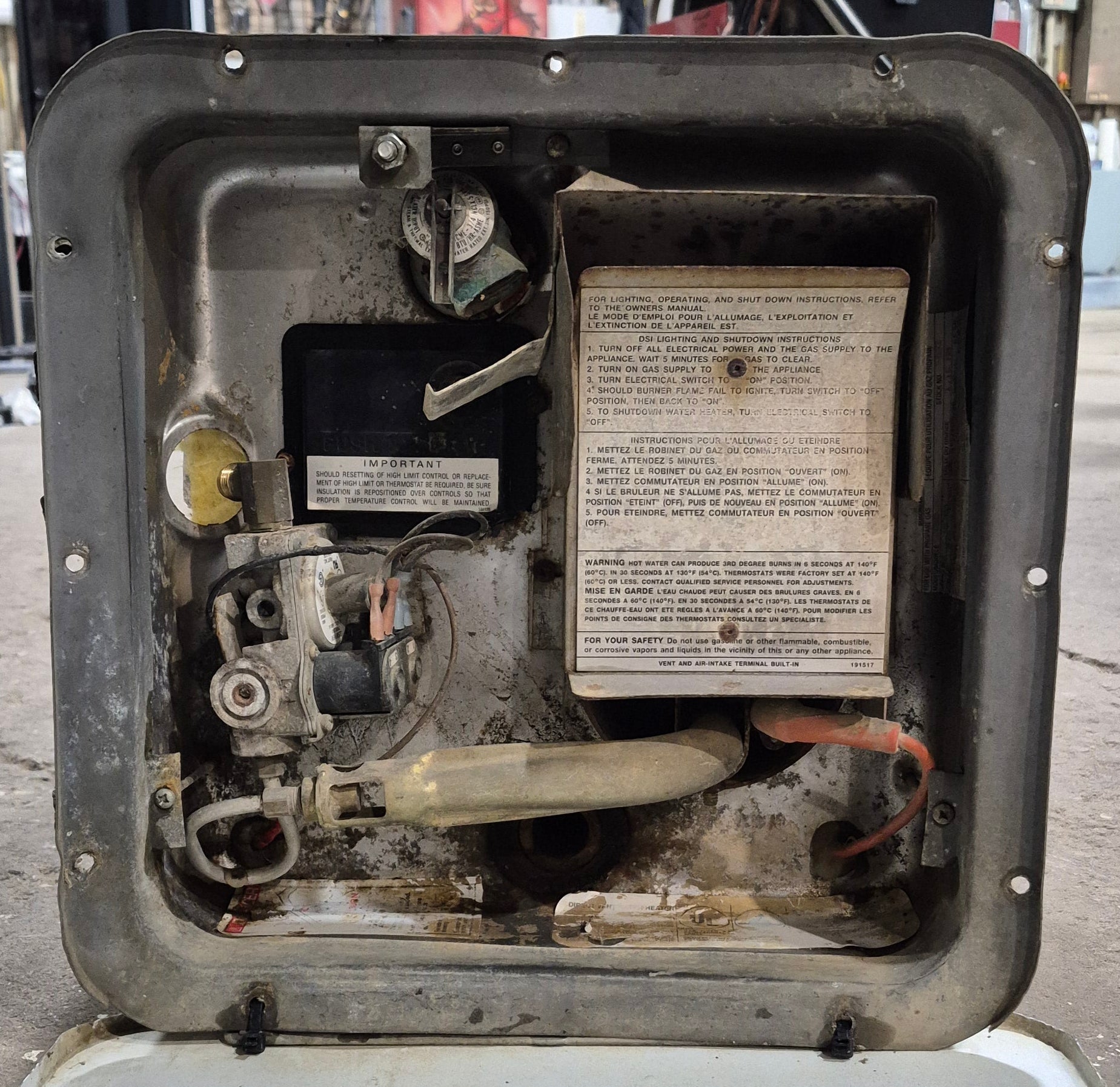 Used Complete Suburban Hot Water Heater, 6 Gal. - SW6D - Young Farts RV Parts