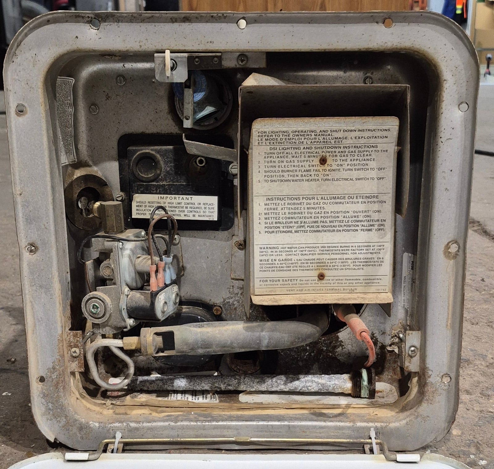 Used Complete Suburban Hot Water Heater, 6 Gal. - SW6DE - Young Farts RV Parts