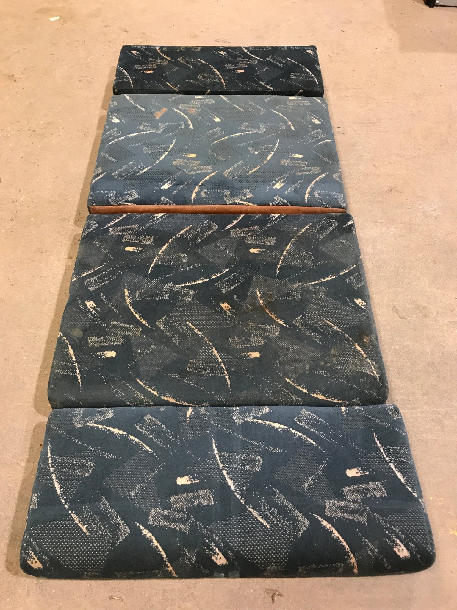 USED Dinette Cushion Set - 4 piece 2 @ 32