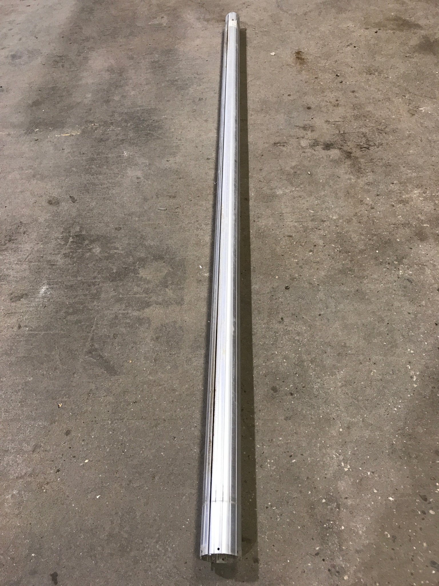 Used Dometic Awning Roller Tube 9 1/2' - Young Farts RV Parts