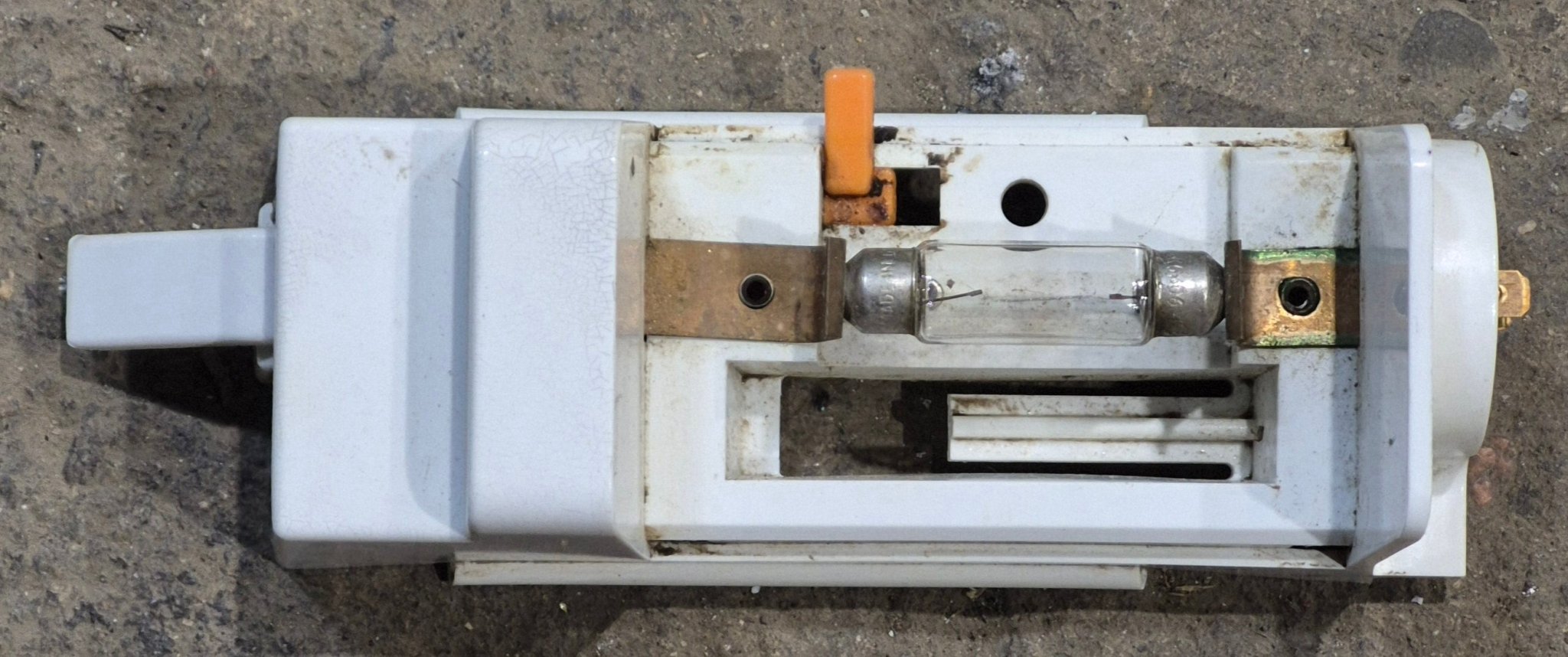 Used Dometic Fridge Light Socket Assembly 2007282003 - Young Farts RV Parts