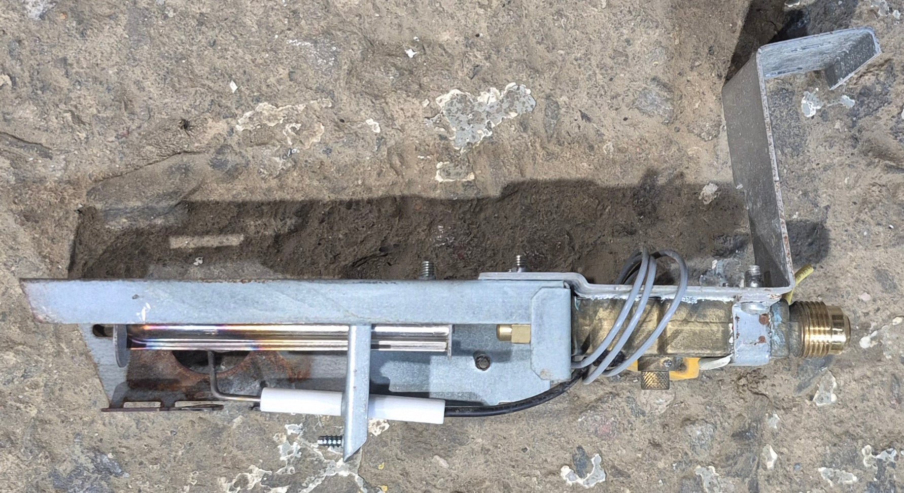 Used Dometic Gas Valve/ Burner Assembly - Young Farts RV Parts