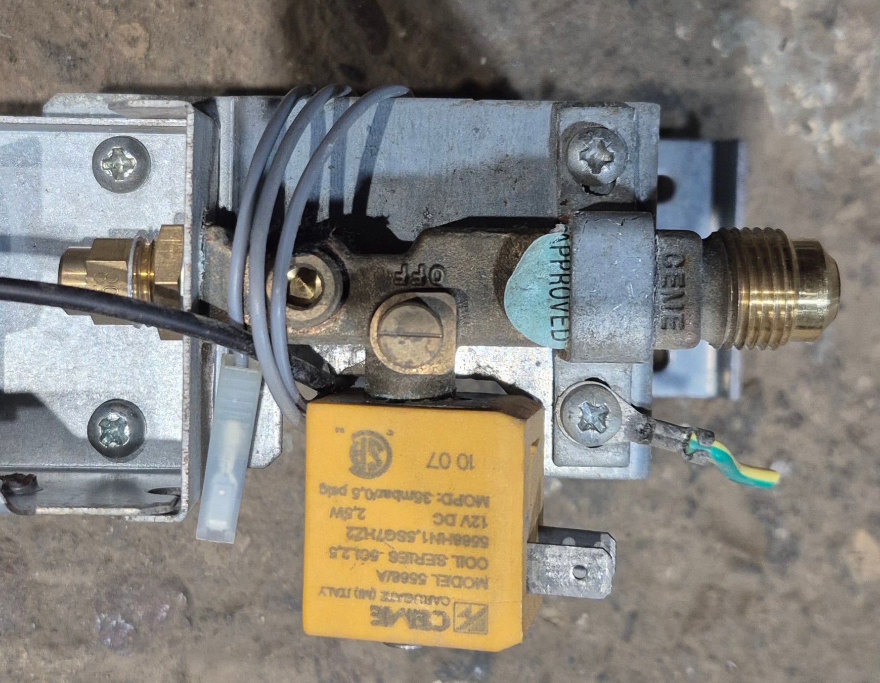 Used Dometic Gas Valve/ Burner Assembly - Young Farts RV Parts