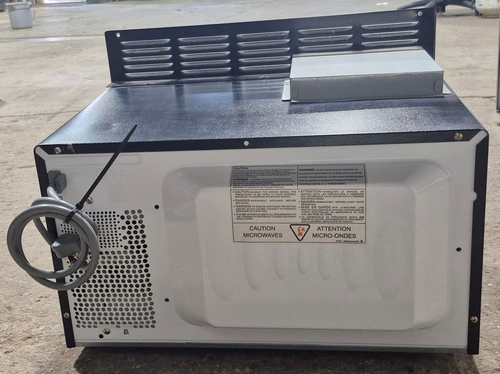 Used Dometic RV Microwave 20 1/8